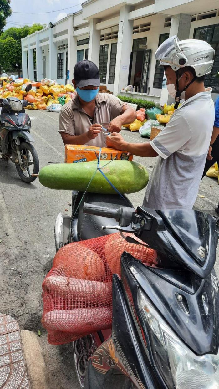 Quỹ trao các nhu yếu phẩm cho 5 phường Tân Hưng Thuận, Đông Hưng Thuận, Trung Chánh, An Phú Đông và Thạnh Xuân ở Quận 12 (20/07/2021)